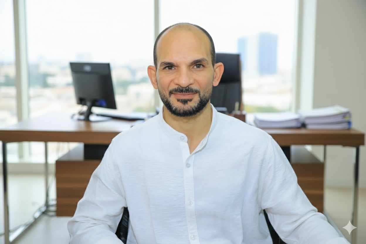 وليد الدماطي.. قصة تاجر بنى سمعته بثقة الزبائن