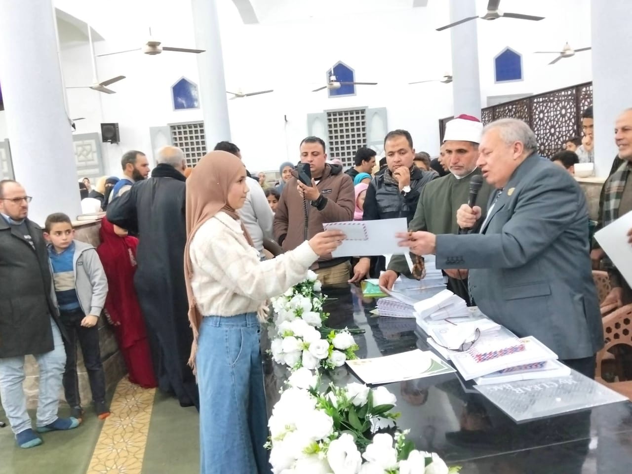 النائب محمد الأجرود يكرم 1200 من حفظة كتاب الله