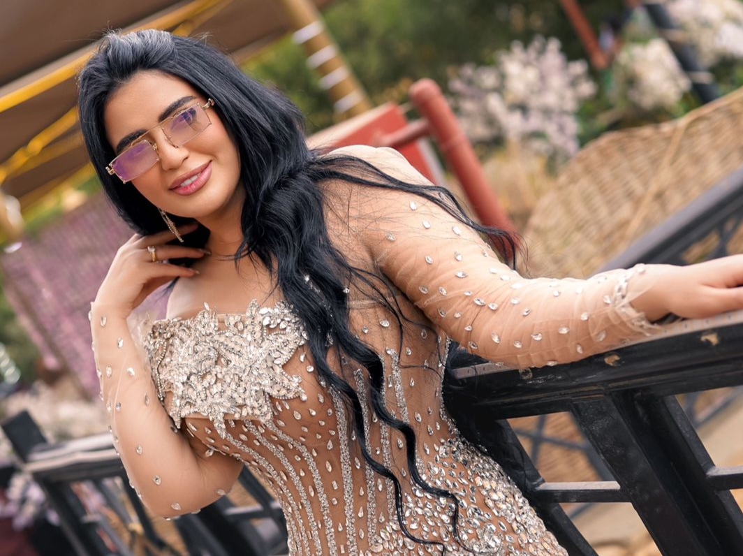 أجواء عائلية دافئة.. يارا الشافعي تحتفل بشقيقها في مملكتها الخاصة